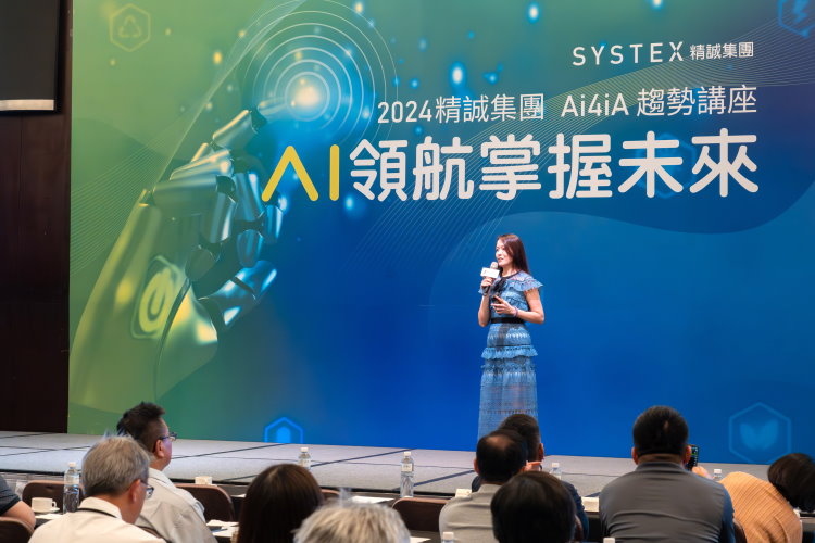 圖說：精誠集團舉辦「AI 領航，掌握未來」Ai4iA趨勢講座－新竹場，超過100位竹科企業中高階主管出席參與，現場交流熱絡踴躍，盛況空前！圖為精誠軟體服務董事長李素月致詞